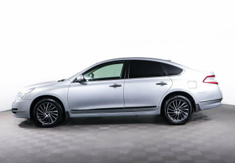 Подержанный автомобиль Nissan Teana 2013 года (3 фото)