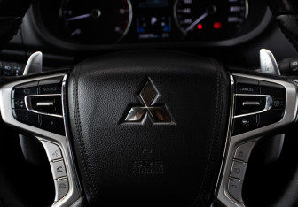 Подержанный автомобиль Mitsubishi Pajero Sport 2018 года (18 фото)