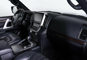 Подержанный автомобиль Toyota Land Cruiser Suv 2019 года (9 фото)