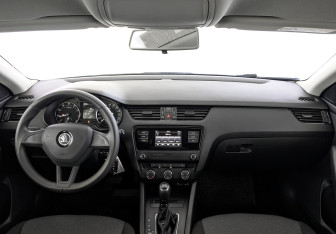 Подержанный автомобиль Skoda Octavia Liftback 2017 года (14 фото)