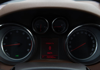 Подержанный автомобиль Opel Mokka 2014 года (9 фото)