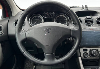 Подержанный автомобиль Peugeot 308 Hatchback 2010 года (12 фото)
