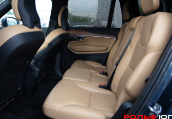 Подержанный автомобиль Volvo XC90 2018 года (8 фото)