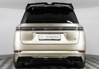 Подержанный автомобиль LiXiang L9 2023 года (6 фото)