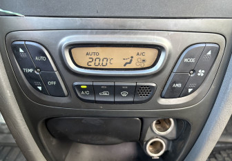 Подержанный автомобиль Hyundai Santa Fe 2001 года (16 фото)
