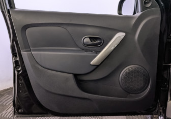 Подержанный автомобиль Renault Logan Sedan 2021 года (19 фото)