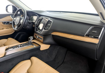 Подержанный автомобиль Volvo XC90 2015 года (11 фото)