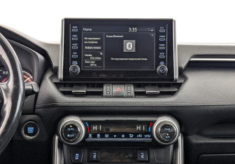 Подержанный автомобиль Toyota RAV4 2020 года (17 фото)