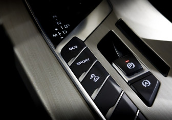 Подержанный автомобиль Geely Coolray 2022 года (25 фото)