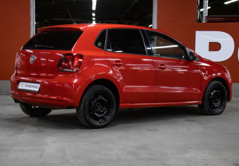 Подержанный автомобиль Volkswagen Polo Hatchback 2011 года (5 фото)