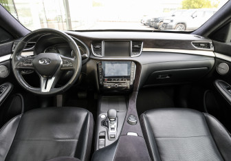 Подержанный автомобиль Infiniti QX50 2018 года (13 фото)