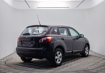 Подержанный автомобиль Nissan Qashqai 2010 года (5 фото)