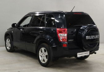 Подержанный автомобиль Suzuki Grand Vitara 2008 года (8 фото)