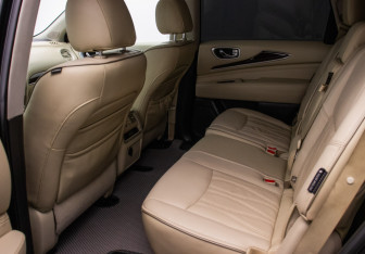 Подержанный автомобиль Infiniti QX60 2018 года (11 фото)