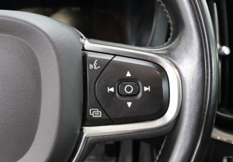 Подержанный автомобиль Volvo XC60 2020 года (16 фото)