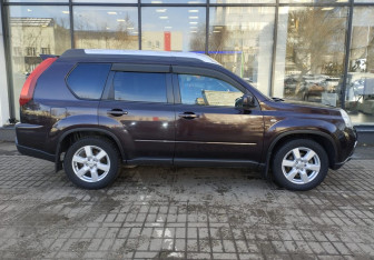 Подержанный автомобиль Nissan X-Trail 2013 года (4 фото)