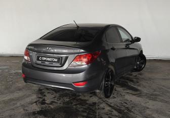 Подержанный автомобиль Hyundai Solaris Sedan 2012 года (7 фото)