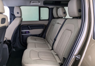 Подержанный автомобиль Land Rover Defender Suv 2021 года (18 фото)