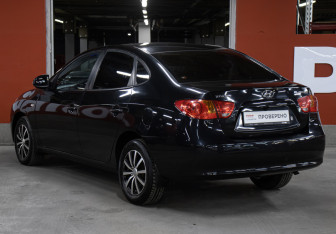 Подержанный автомобиль Hyundai Elantra Sedan 2008 года (7 фото)