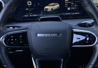 Подержанный автомобиль Jaecoo J8 2024 года (16 фото)
