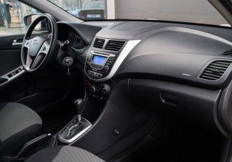 Подержанный автомобиль Hyundai Solaris Hatchback 2011 года (7 фото)