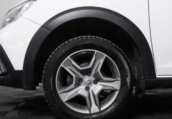 Подержанный автомобиль Renault Logan Sedan 2022 года (24 фото)