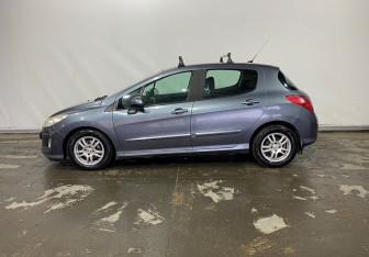 Подержанный автомобиль Peugeot 308 Hatchback 2008 года (4 фото)