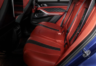 Подержанный автомобиль BMW X5 M 2022 года (10 фото)