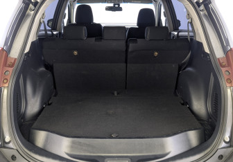 Подержанный автомобиль Toyota RAV4 2013 года (10 фото)