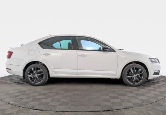 Подержанный автомобиль Skoda Octavia Liftback 2019 года (4 фото)
