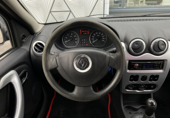Подержанный автомобиль Renault Logan Sedan 2012 года (13 фото)