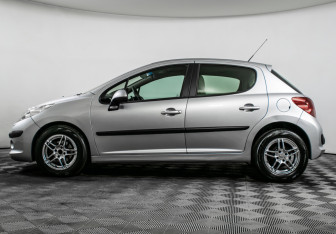 Подержанный автомобиль Peugeot 207 Hatchback 2008 года (8 фото)