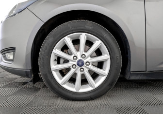 Подержанный автомобиль Ford Focus Hatchback 2018 года (18 фото)