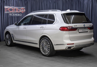 Подержанный автомобиль BMW X7 2019 года (8 фото)