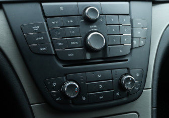 Подержанный автомобиль Opel Insignia Liftback 2013 года (14 фото)