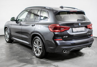 Подержанный автомобиль BMW X3 2018 года (7 фото)