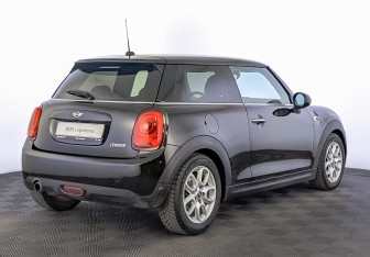 Подержанный автомобиль MINI Hatch 2016 года (5 фото)