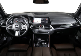 Подержанный автомобиль BMW X5 2019 года (12 фото)