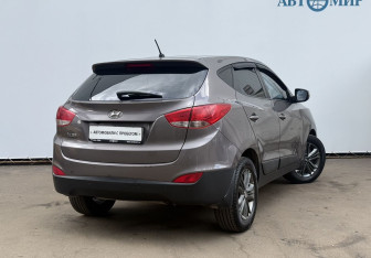 Подержанный автомобиль Hyundai ix35 2015 года (5 фото)