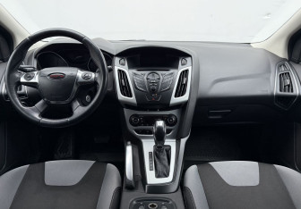 Подержанный автомобиль Ford Focus Hatchback 2013 года (12 фото)