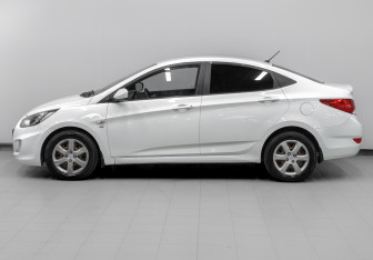 Подержанный автомобиль Hyundai Solaris Sedan 2013 года (8 фото)