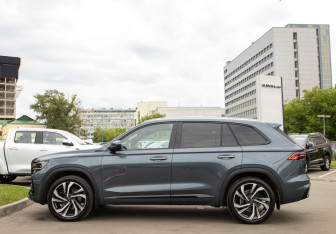 Подержанный автомобиль Geely Monjaro 2023 года (6 фото)