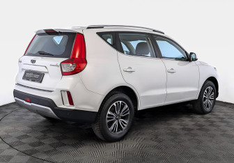 Подержанный автомобиль Geely Emgrand 7 2018 года (5 фото)