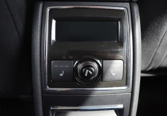 Подержанный автомобиль Skoda Superb Liftback 2013 года (24 фото)