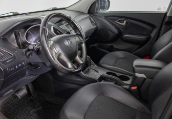 Подержанный автомобиль Hyundai ix35 2011 года (10 фото)