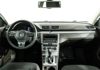 Подержанный автомобиль Volkswagen Passat Sedan 2011 года (6 фото)