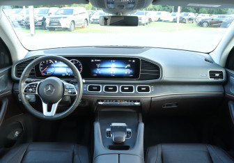 Подержанный автомобиль Mercedes-Benz GLE 2019 года (13 фото)