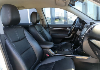 Подержанный автомобиль Kia Sorento 2016 года (25 фото)