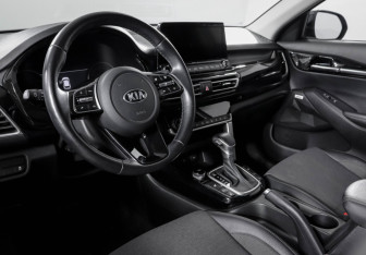 Подержанный автомобиль Kia Seltos 2020 года (14 фото)