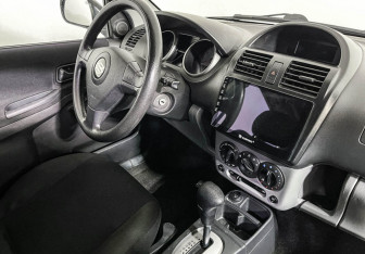 Подержанный автомобиль Suzuki Ignis 2005 года (9 фото)